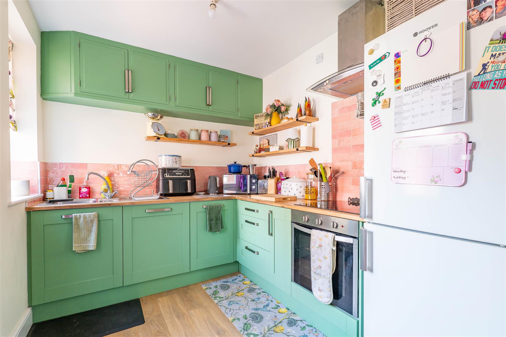 2 bed property in West View, Preston